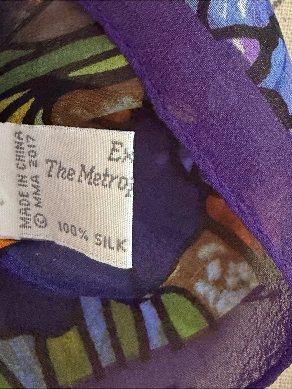 Gorgeous Metropolitan Museum of Art Louis C. Tiffany Silk Crepe Scarf.